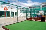 ID 3197 QUEEN ELIZABETH 2 (1969/70327grt/IMO 6725418) - The Sports Centre aft on Boat Deck. Here you can choose between shuffleboard, deck quoits, tennis, a run around the promenade deck etc, if you feel...